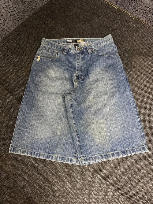 Southpole denim shorts, medium blue wash – flat lay, front – vintage Y2K, size W30 / S, ships from Germany / Versand aus Deutschland
