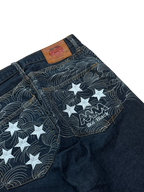 MM like black baggy jeans, dark indigo denim – tonal wave pattern with white stars across the yoke and back pockets – further detail shot (2 of 4) – vintage Y2K, size W32 / M, ships from Germany / Versand aus Deutschland