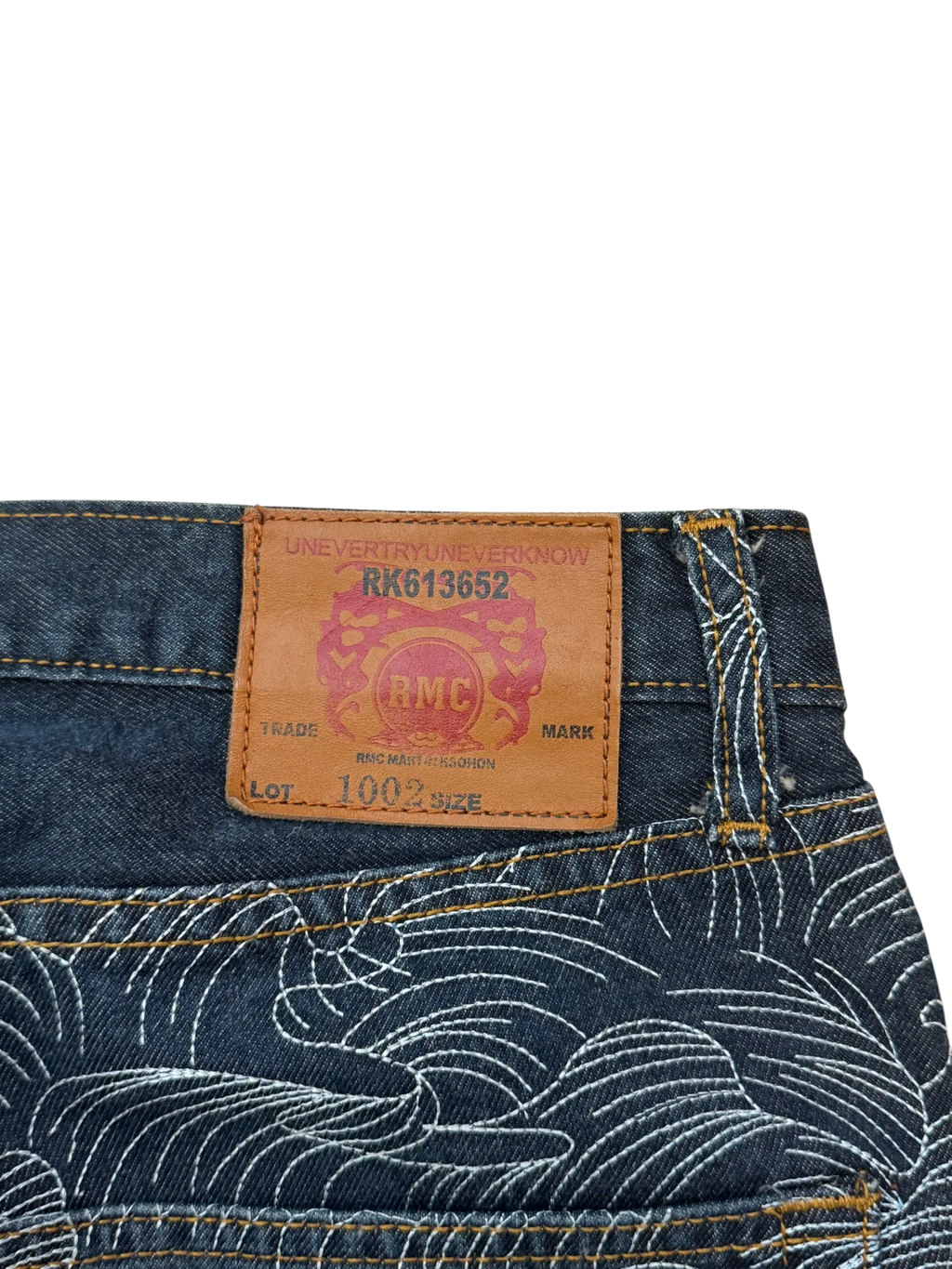 MM like black baggy jeans, dark indigo denim – tonal wave pattern with white stars across the yoke and back pockets – further detail shot (3 of 4) – vintage Y2K, size W32 / M, ships from Germany / Versand aus Deutschland
