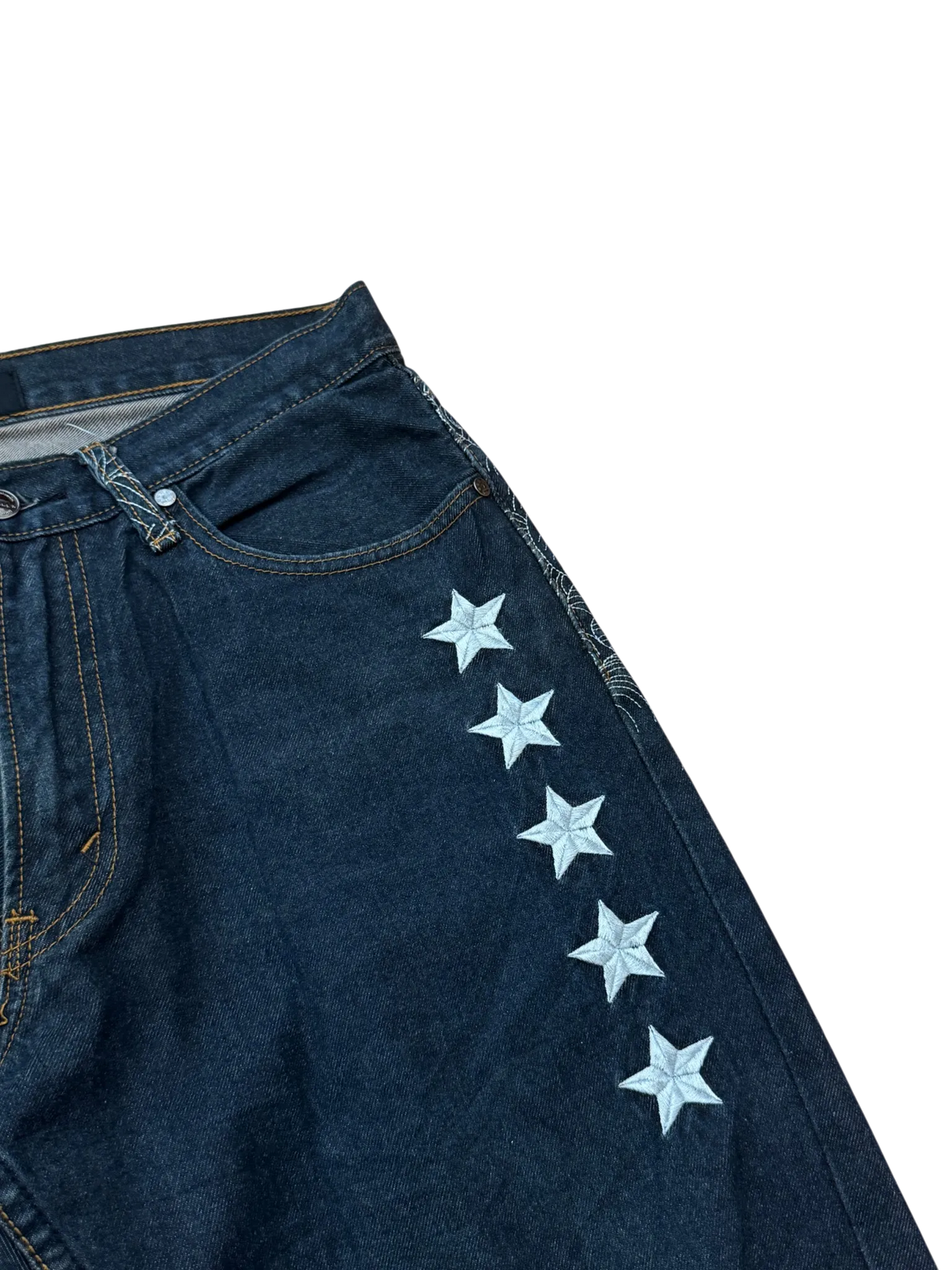 MM like black baggy jeans, dark indigo denim – tonal wave pattern with white stars across the yoke and back pockets – further detail shot (1 of 4) – vintage Y2K, size W32 / M, ships from Germany / Versand aus Deutschland