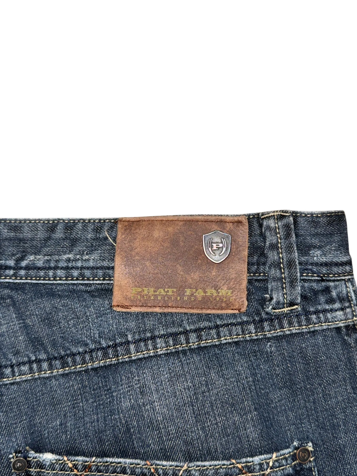 Phat Farm baggy jeans, mid blue wash – gold P logos quilted in a diamond pattern across both back pockets – further detail shot (6 of 6) – vintage Y2K, size W38 / XXL, ships from Germany / Versand aus Deutschland