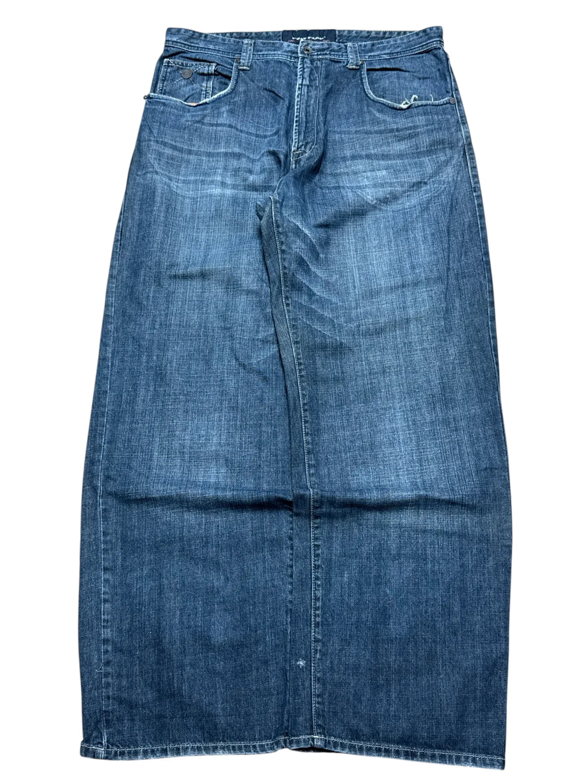 Phat Farm baggy jeans, mid blue wash – plain front with faded whiskering on the thighs – flat lay, front – vintage Y2K, size W38 / XXL, ships from Germany / Versand aus Deutschland